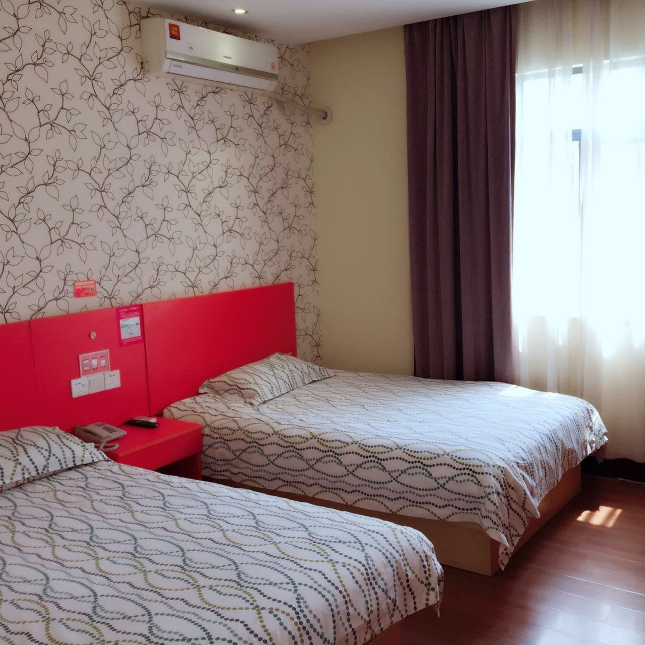 Pod inn(Shanghai Xincun Road Metro Station Tongji Hospital Branch)
