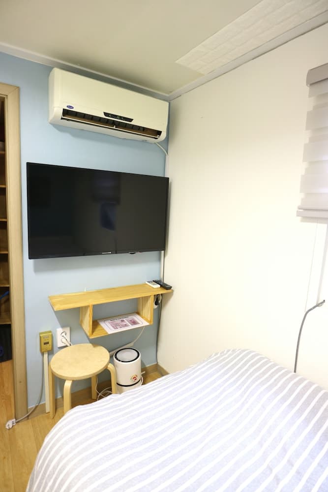 One Minute Guesthouse