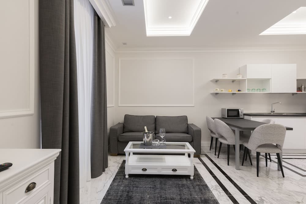 Aurora Luxury Suites