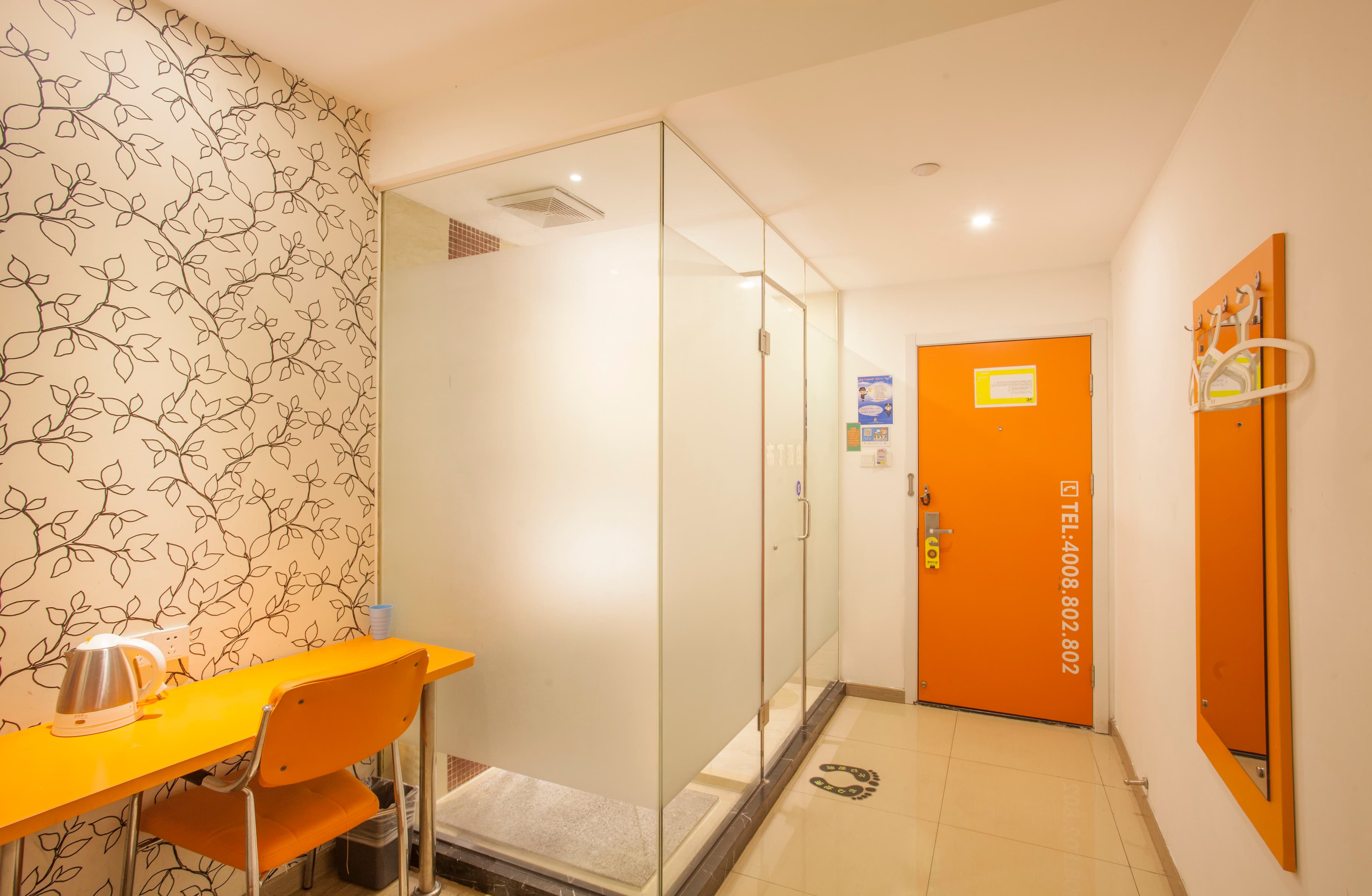 Pod Inn (Shanghai Lujiazui Tangqiao Metro Station)