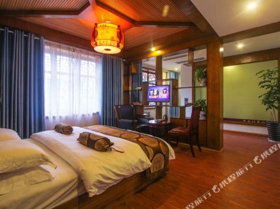 Jomo Cultural Theme Hotel (Zhangjiajie Wulingyuan Biaozhimen)