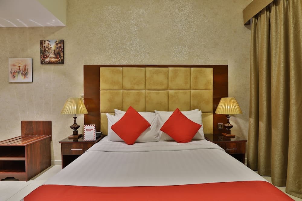 OYO 101 Click Hotel