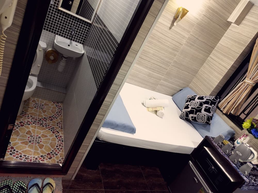Paris Guest House (D2, 10/F)