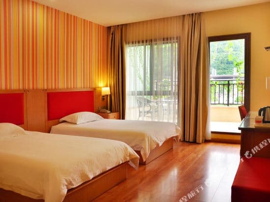 Home Inn (Zhangjiajie Railway Station Tianmenshan Forest Park)