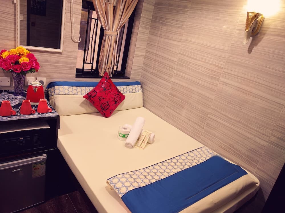 Paris Guest House (D2, 10/F)