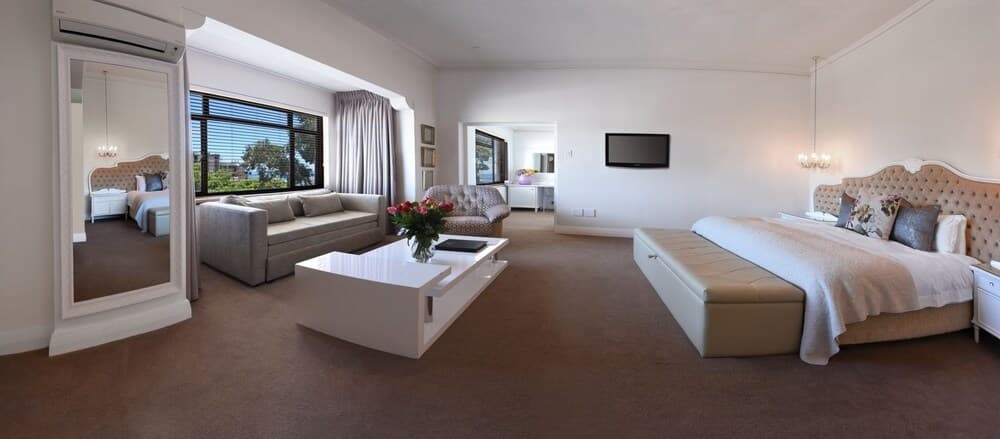 The Clarendon - Fresnaye