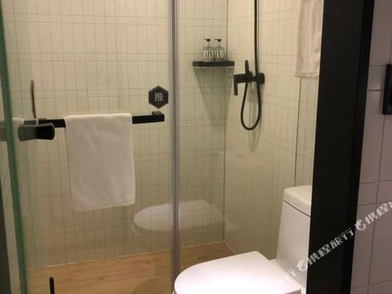 Yixuan Hotel (Shanghai Jinqiao Boxing Road Subway Station)