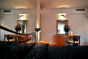Iniohos Hotel