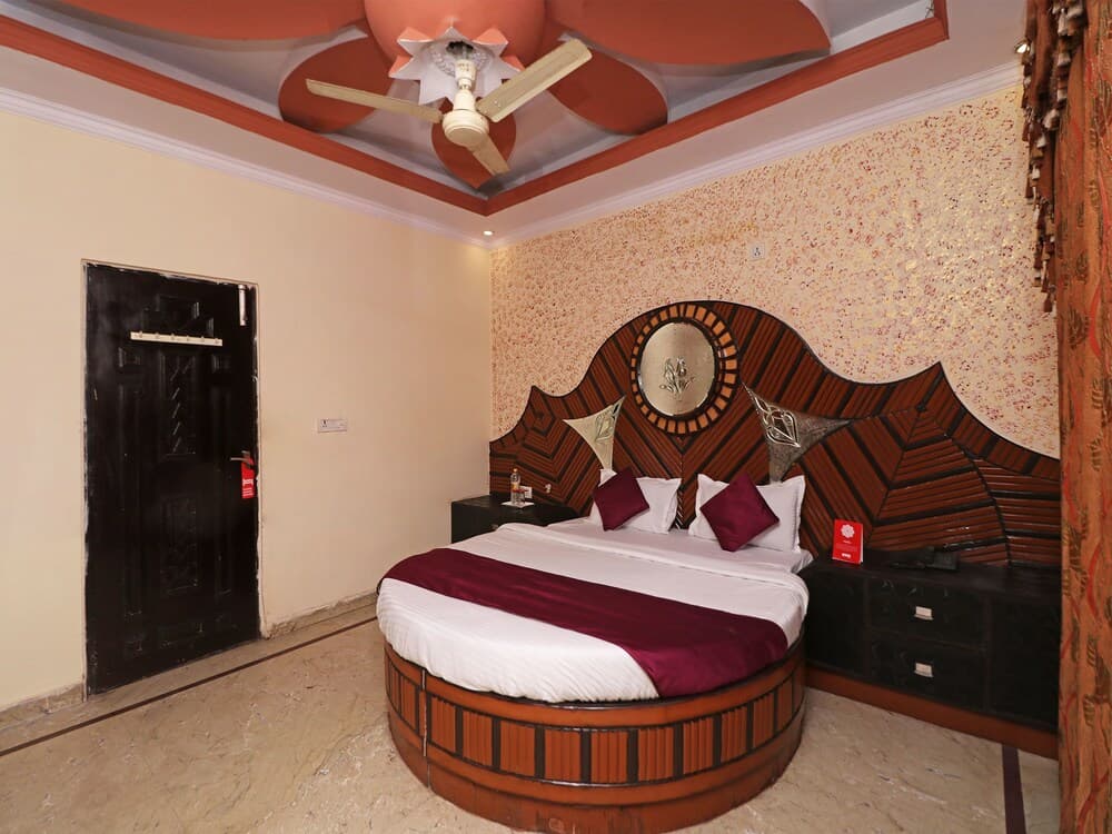 OYO 11603 President Inn