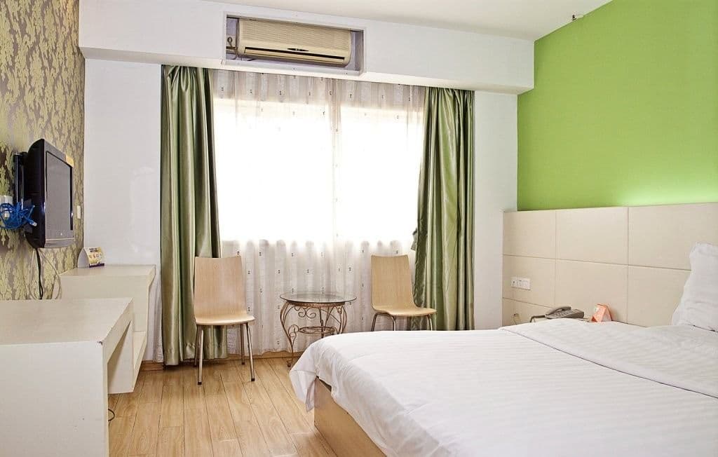 7 Days Inn (Shanghai West Yanan Road Subway Station)