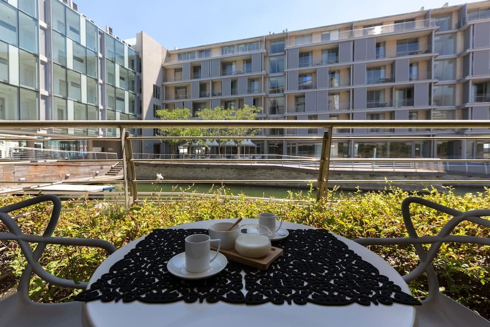 Harbour Bridge Suites 001