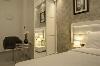 Residence Suites