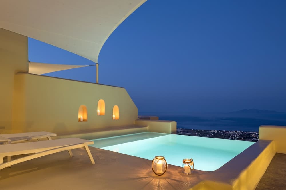 Skyfall Suites - Adults Only