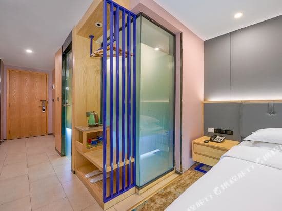 Life Hotel(Guangzhou Gangding Metro Station Zhongshan Third Hospital Branch)