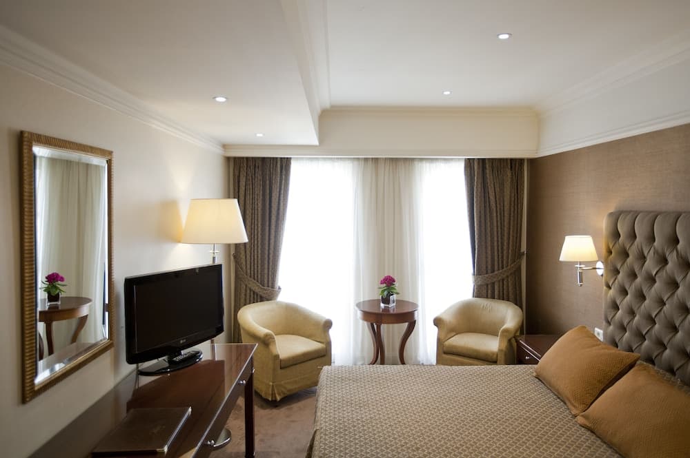 Hera Hotel
