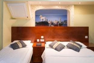 Dolphin Hotel