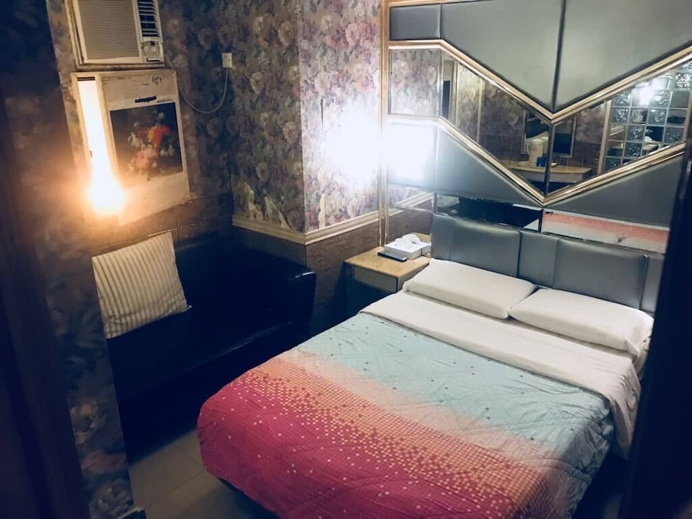 New Style Guest House (Phoenix Apartments)
