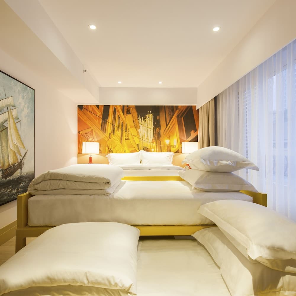 Caravel Hotel