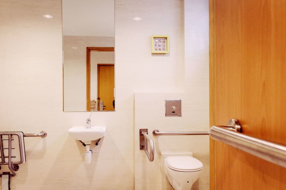 RedDoorz Plus Victoria Hotel (SG Clean)