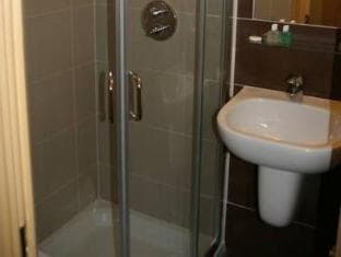 The Castleton Hotel London
