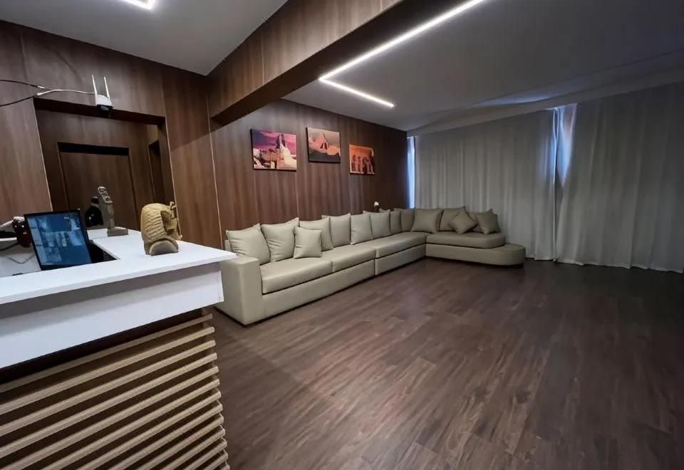 City Hotel