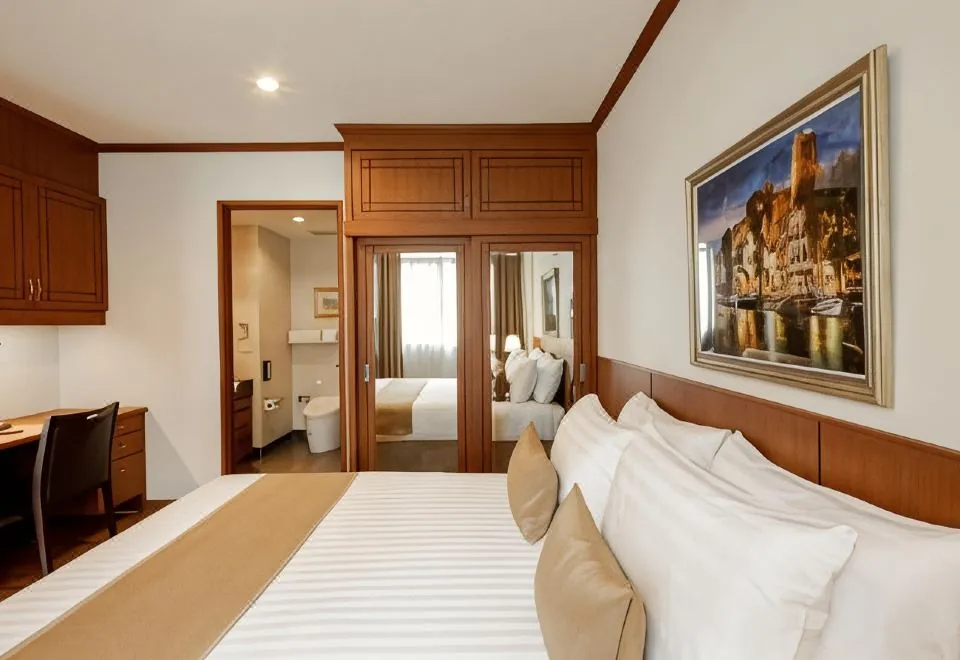 Schloss at Thonglor