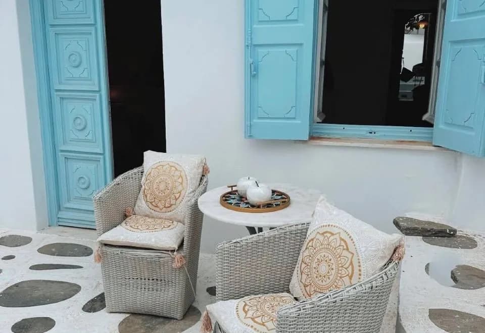 Le Coq Apartments