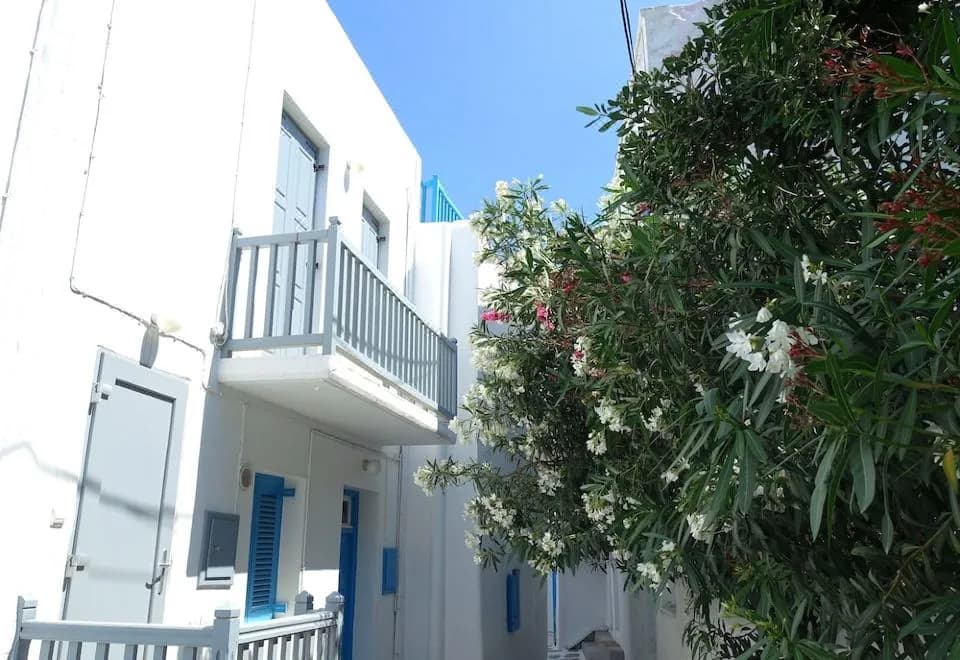 Le Coq Apartments