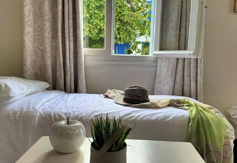 Le Coq Apartments