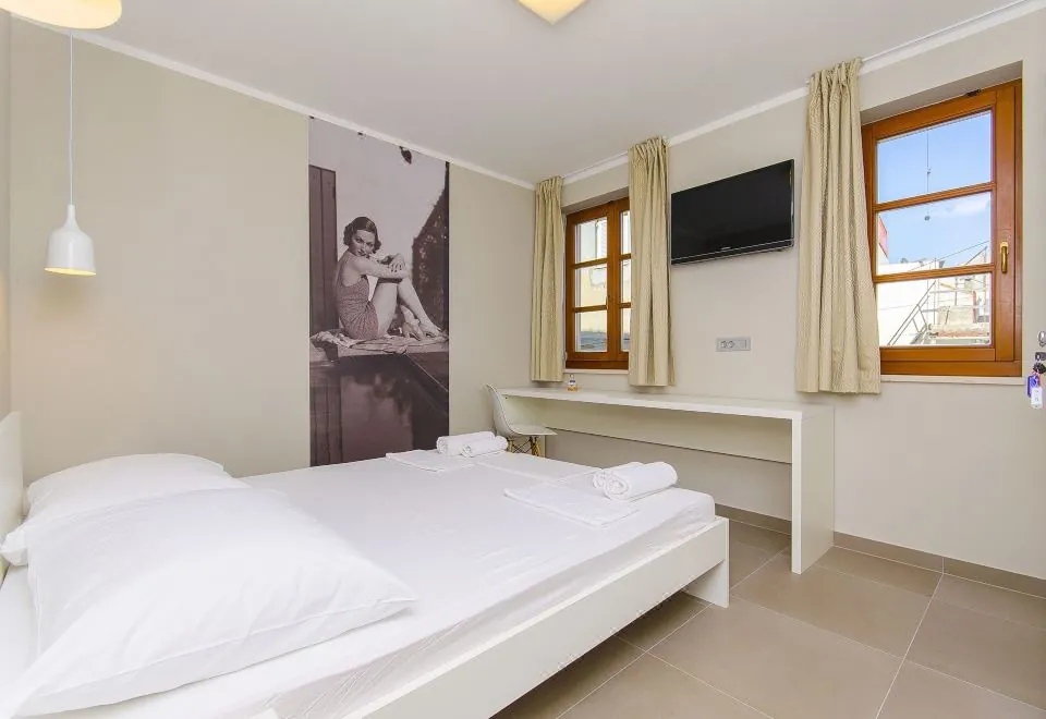 Hostel Dvor