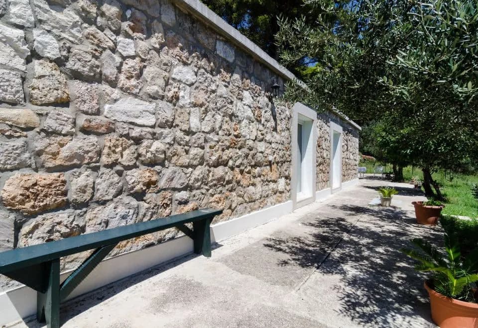 Apartments & Rooms Tapera