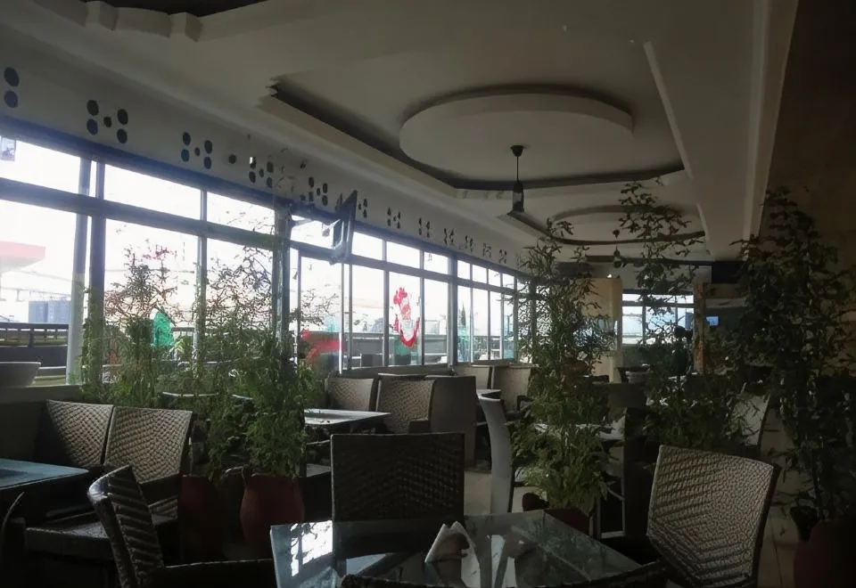 Ash White Hotel