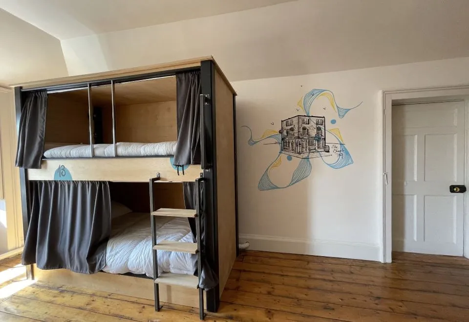 Leevin Hostel George