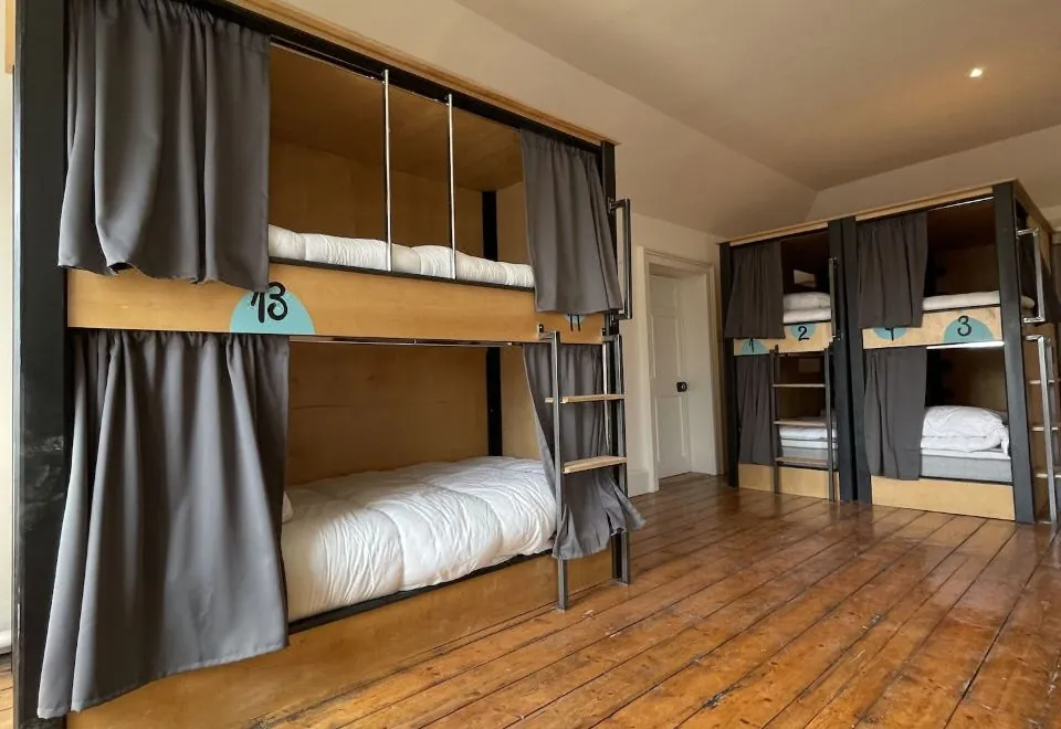 Leevin Hostel George