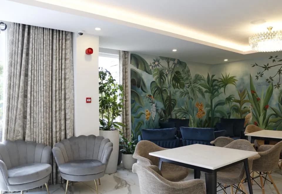 Yaya Hotel & Apartments