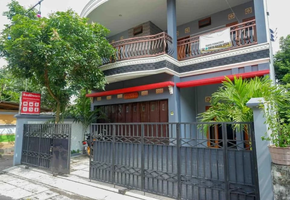 RedDoorz Syariah near Monumen Jogja Kembali