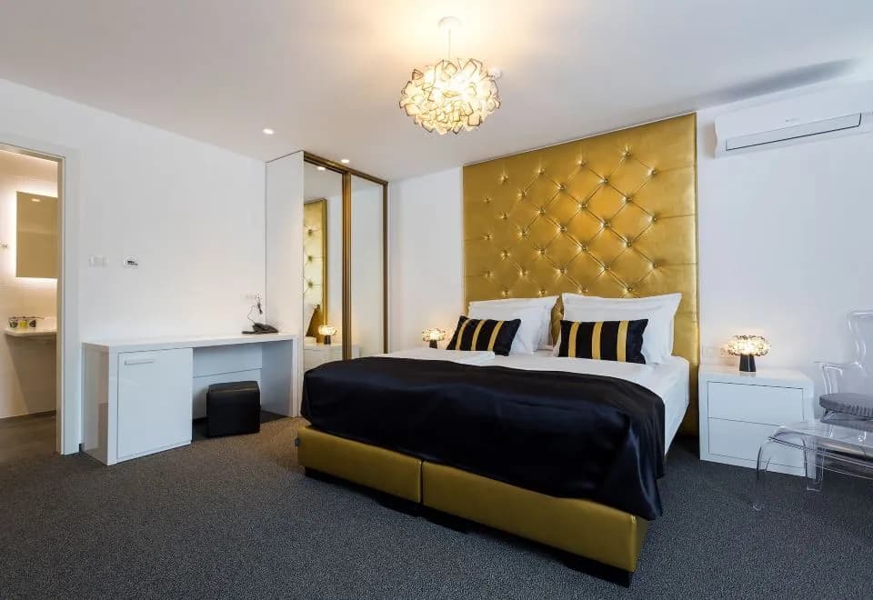 B Gold Luxury Rooms B&B