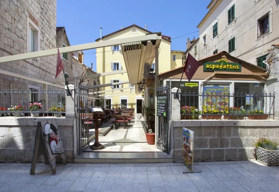 Aspalathos Residence