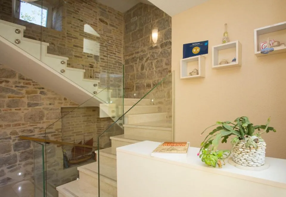 Aspalathos Residence