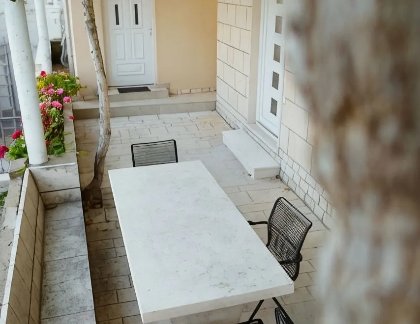 Serious Job Apartment
