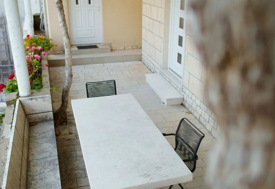 Serious Job Apartment