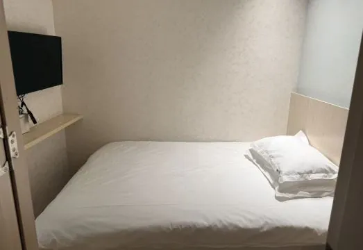 Xiangfu Hotel (People's Square Changzheng Hospital)