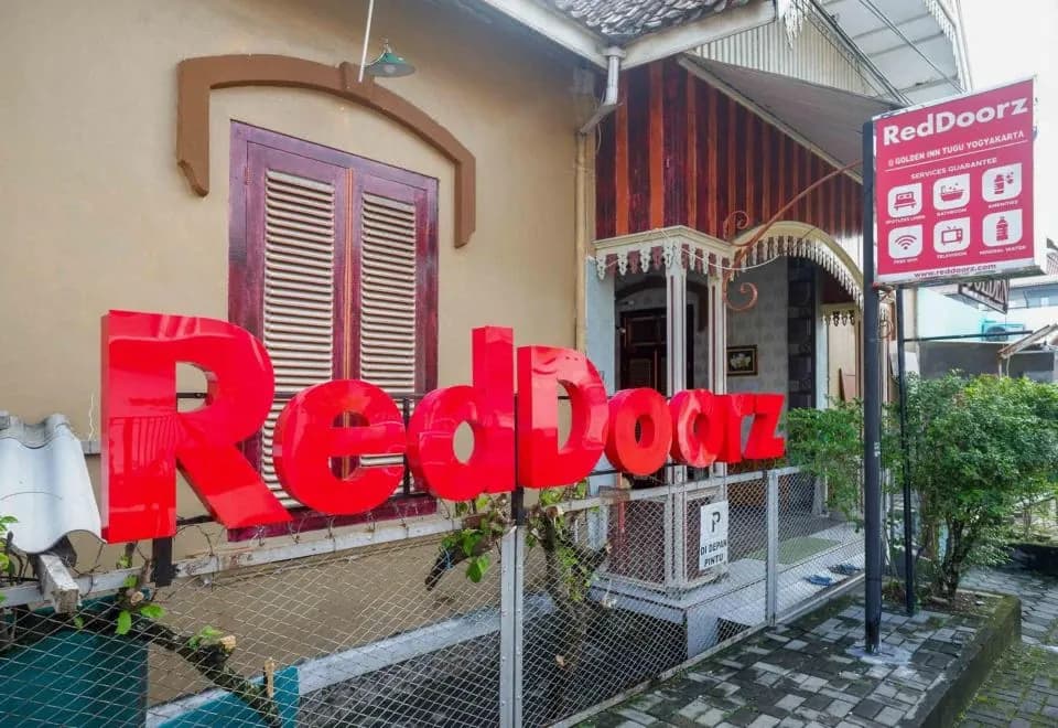 RedDoorz @ Golden Inn Tugu Yogyakarta