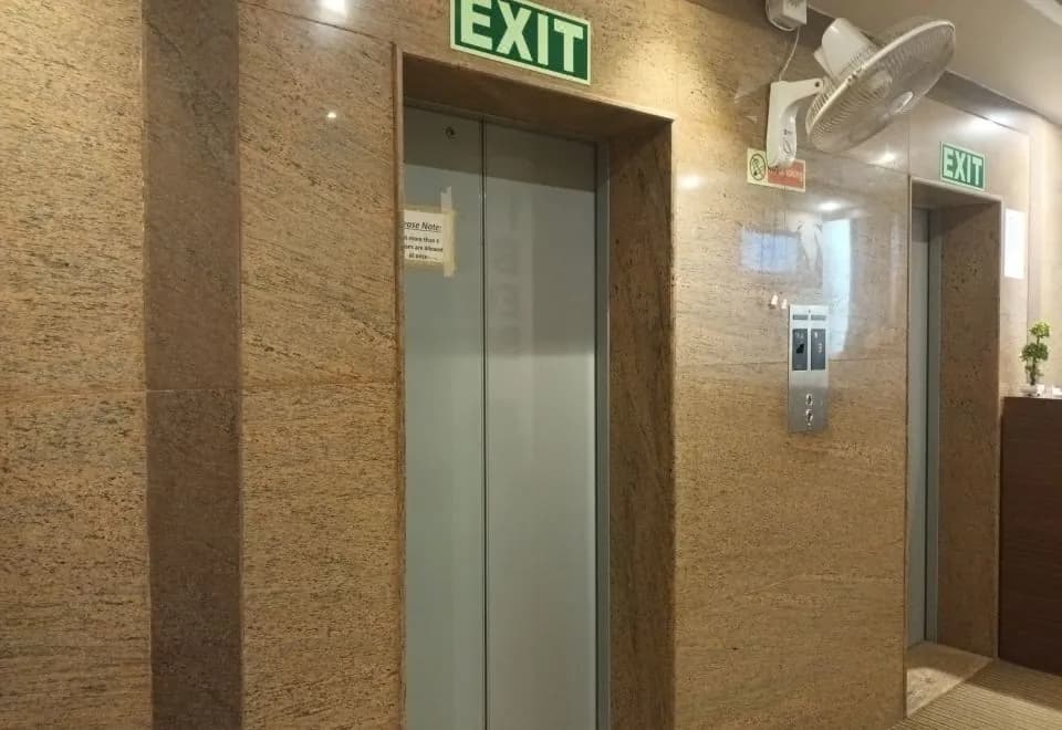 Hotel Pearl's BKC INN- Near Trade Centre