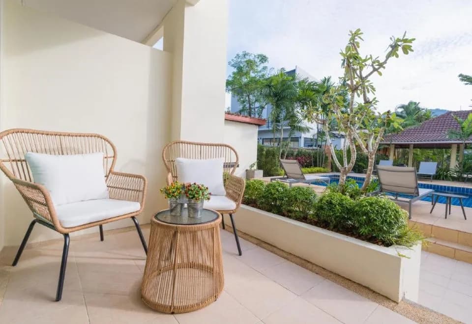 Hill Myna Holiday Park & Cafe