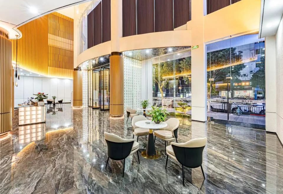 Yayi Hotel(Huangpu Dashadong Subway Station Store)