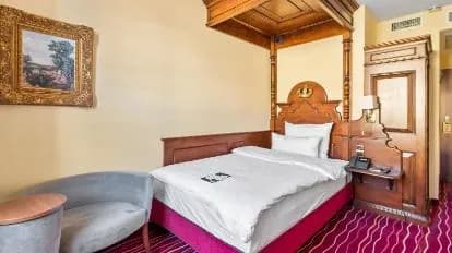 King's Hotel First Class