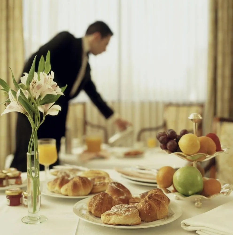 Al Diar Capital Hotel