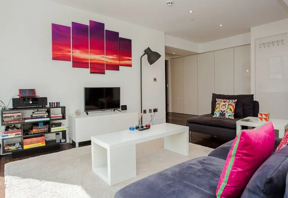 Exquisite 2 Bedroom Apartment in Bank