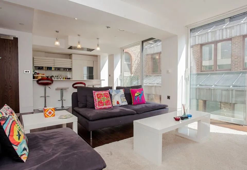 Exquisite 2 Bedroom Apartment in Bank
